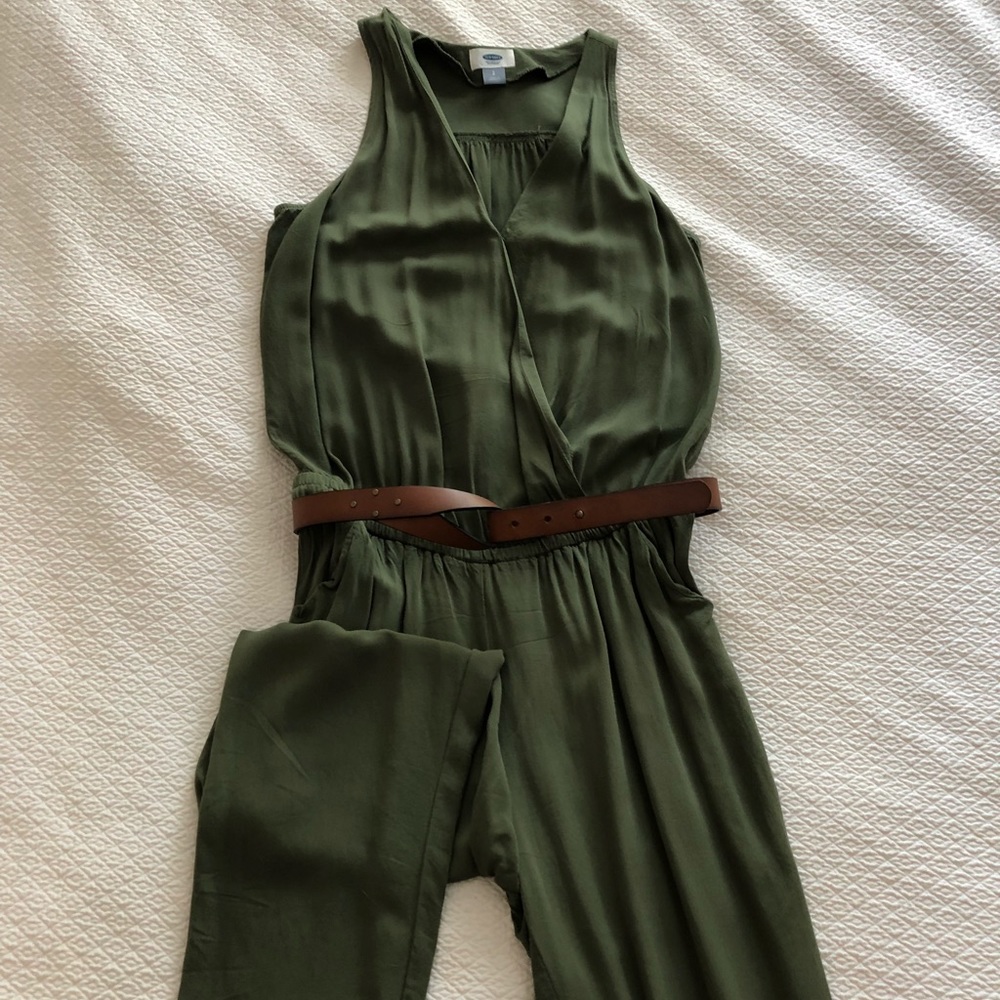 Cute green sleeveless jumpsuit